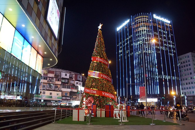 Không khí Noel tràn ngập phố phường Hà Nội - ảnh 3