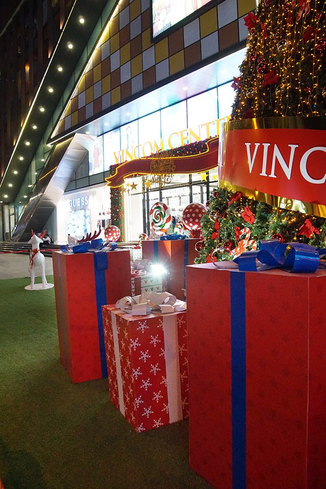 Không khí Noel tràn ngập phố phường Hà Nội - ảnh 12