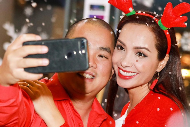 Gia đình Thúy Hạnh quậy tưng bừng tại Đà Nẵng mùa Giáng sinh - ảnh 6