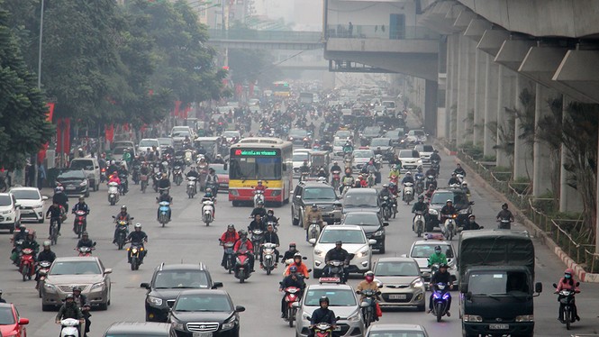 Giao thông Hà Nội bắt đầu 'tăng nhiệt' trước nghỉ lễ - ảnh 10
