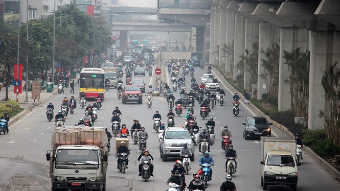 Giao thông Hà Nội bắt đầu 'tăng nhiệt' trước nghỉ lễ - ảnh 4