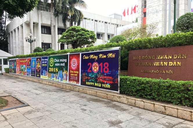 Đường Hà Nội trang hoàng rực rỡ trước thềm năm mới - ảnh 5