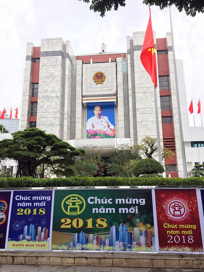 Đường Hà Nội trang hoàng rực rỡ trước thềm năm mới - ảnh 6