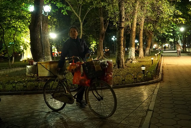 Mưu sinh trong đêm lạnh dưới 10 độ C ở Hà Nội - ảnh 9