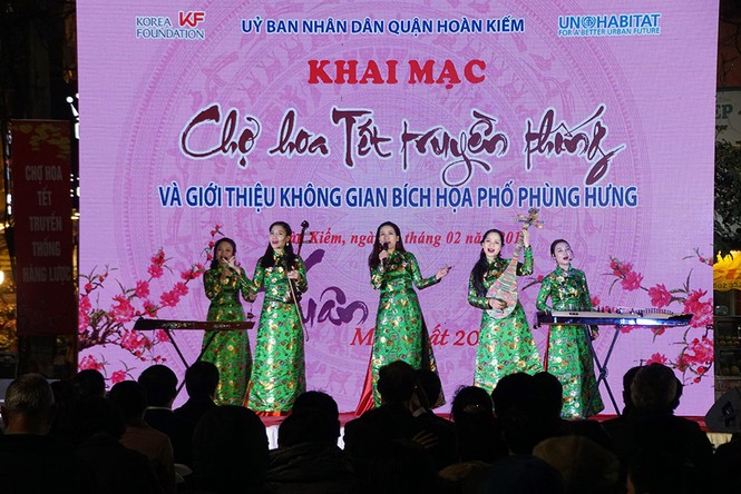 Khai trương 'Không gian vui sống' phố nghệ thuật Phùng Hưng - ảnh 2