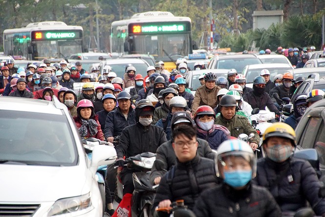 Ái ngại giao thông Hà Nội ngày cận Tết - ảnh 3