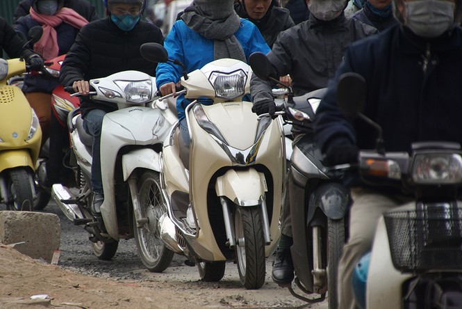 Ái ngại giao thông Hà Nội ngày cận Tết - ảnh 4