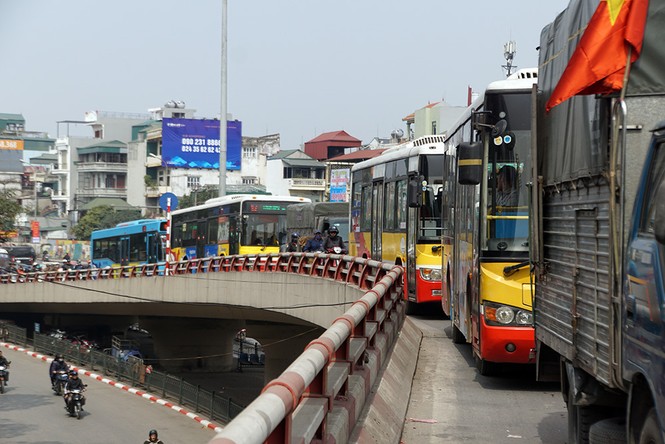 Ái ngại giao thông Hà Nội ngày cận Tết - ảnh 9