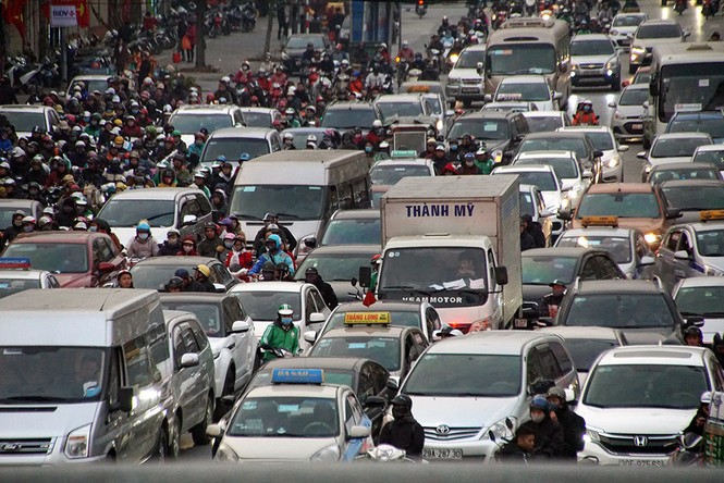 Ái ngại giao thông Hà Nội ngày cận Tết - ảnh 11