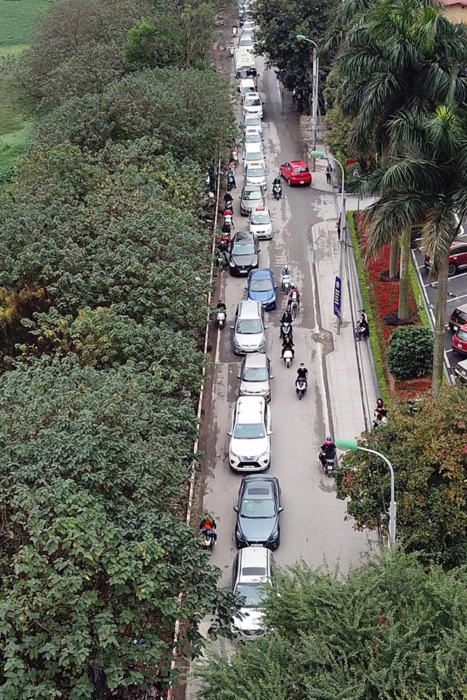 Mọi ngả đường vào Phủ Tây Hồ ùn tắc - ảnh 2
