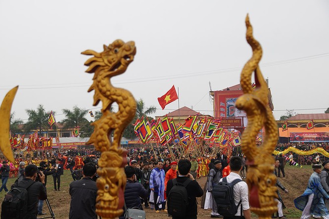 Xem 'Nhà Vua' 95 tuổi xuống đồng làm lễ Tịch Điền - ảnh 3