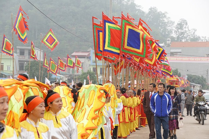 Xem 'Nhà Vua' 95 tuổi xuống đồng làm lễ Tịch Điền - ảnh 12