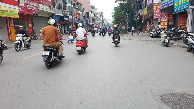 Hà Nội thưa vắng như Tết trong ngày đầu nghỉ lễ - ảnh 4