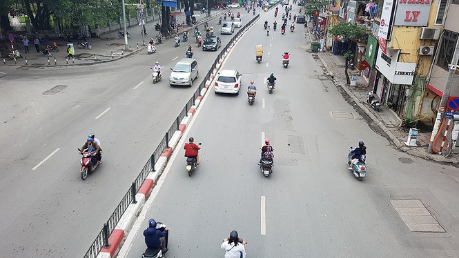 Hà Nội thưa vắng như Tết trong ngày đầu nghỉ lễ - ảnh 5