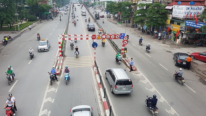 Hà Nội thưa vắng như Tết trong ngày đầu nghỉ lễ - ảnh 6