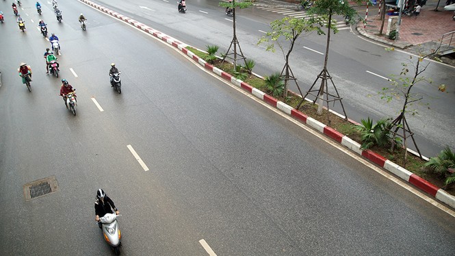 Hà Nội thưa vắng như Tết trong ngày đầu nghỉ lễ - ảnh 7