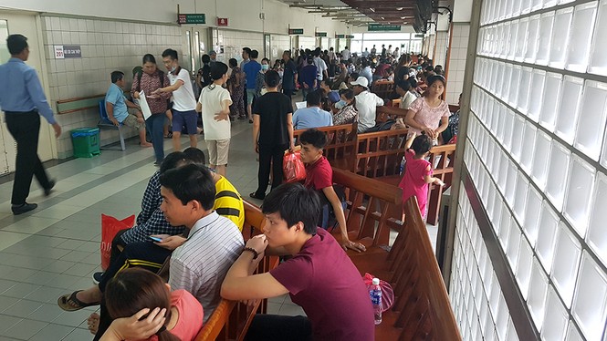 Ghé thăm những bệnh viện ở Hà Nội ngày nắng nóng như đổ lửa - ảnh 6