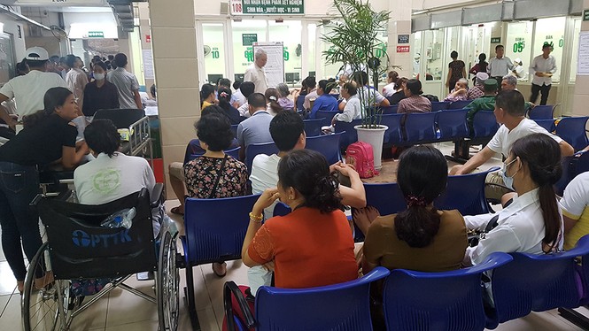 Ghé thăm những bệnh viện ở Hà Nội ngày nắng nóng như đổ lửa - ảnh 8