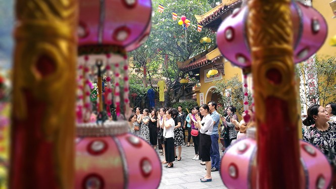Hàng nghìn người dự lễ Phật đản ở chùa Quán Sứ - ảnh 3