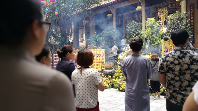 Hàng nghìn người dự lễ Phật đản ở chùa Quán Sứ - ảnh 6