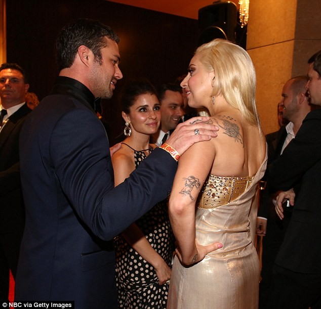 Lady Gaga bất ngờ ‘ngoan hiền’ và xinh đẹp bên bạn trai - ảnh 6