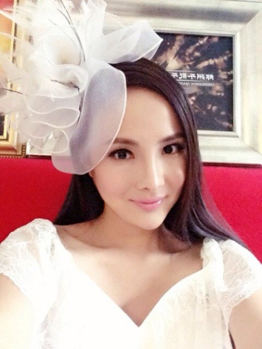 Can Lộ Lộ bất ngờ 'kín cổng cao tường
