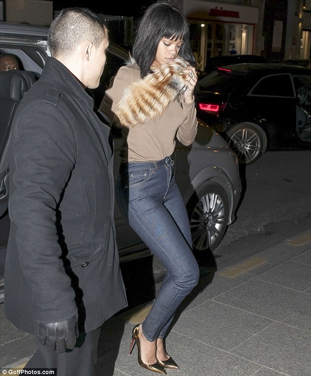 Rihanna trốn tránh khi bị phát hiện hẹn hò tình cũ - ảnh 2