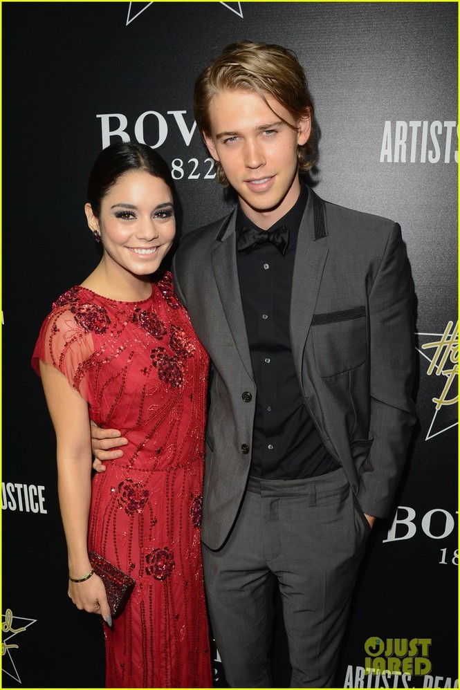 Vanessa Hudgens e ấp, tình tứ bên bạn trai mới - ảnh 1
