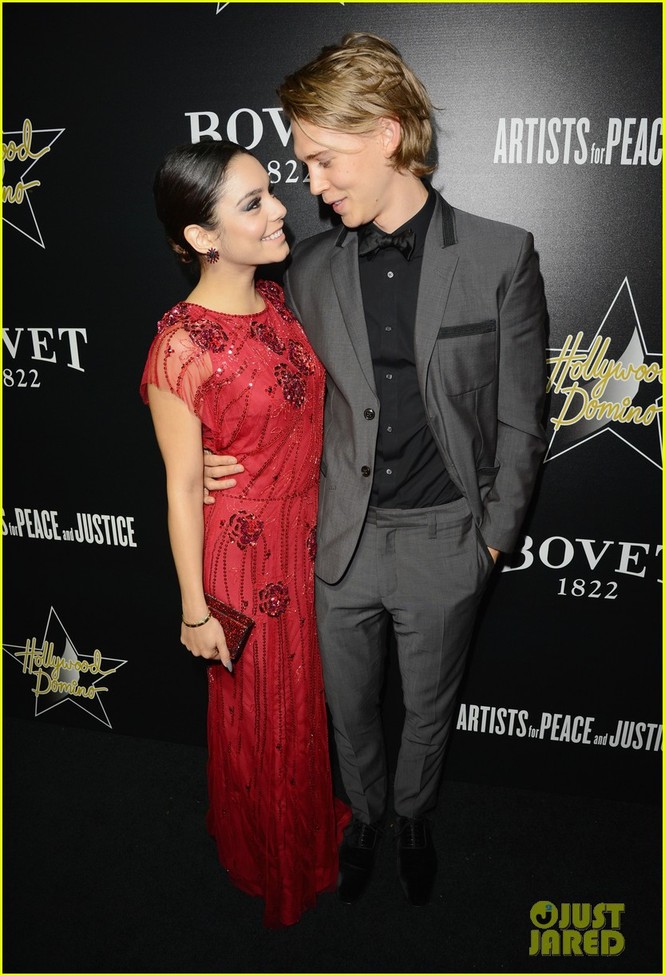 Vanessa Hudgens e ấp, tình tứ bên bạn trai mới - ảnh 4