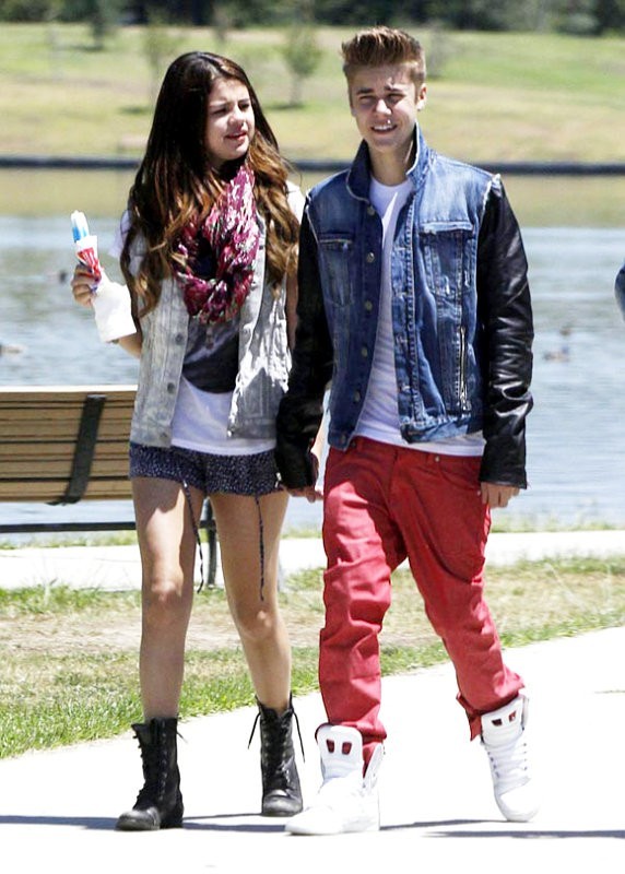 Selena Gomez sa thải bố mẹ vì bạn trai - ảnh 2