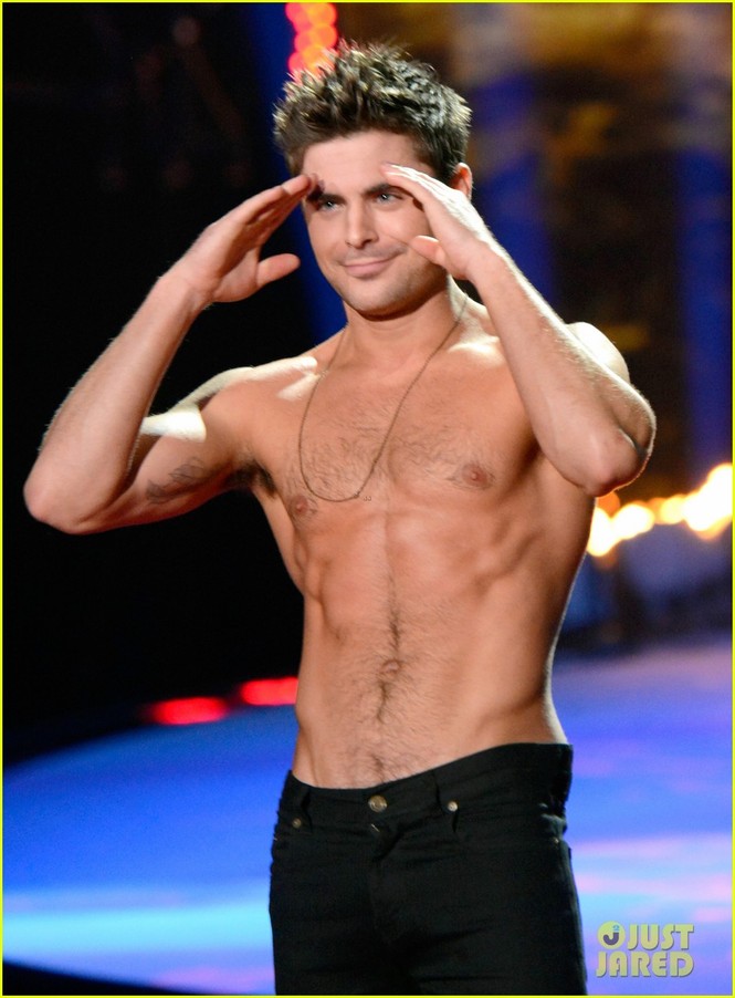 Zac Efron lột phăng áo trên sân khấu lúc được nhận giải - ảnh 6