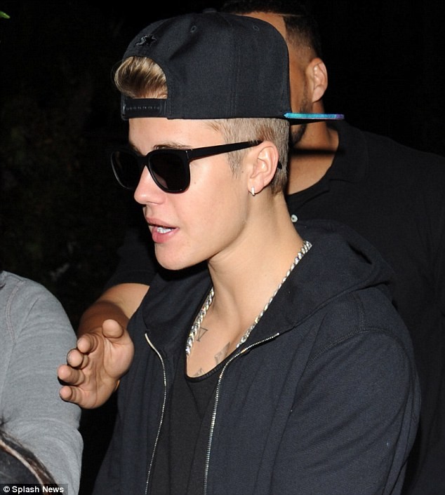 Justin Bieber 'tá hỏa' vì bị cảnh sát tạm giữ tại sân bay - ảnh 6