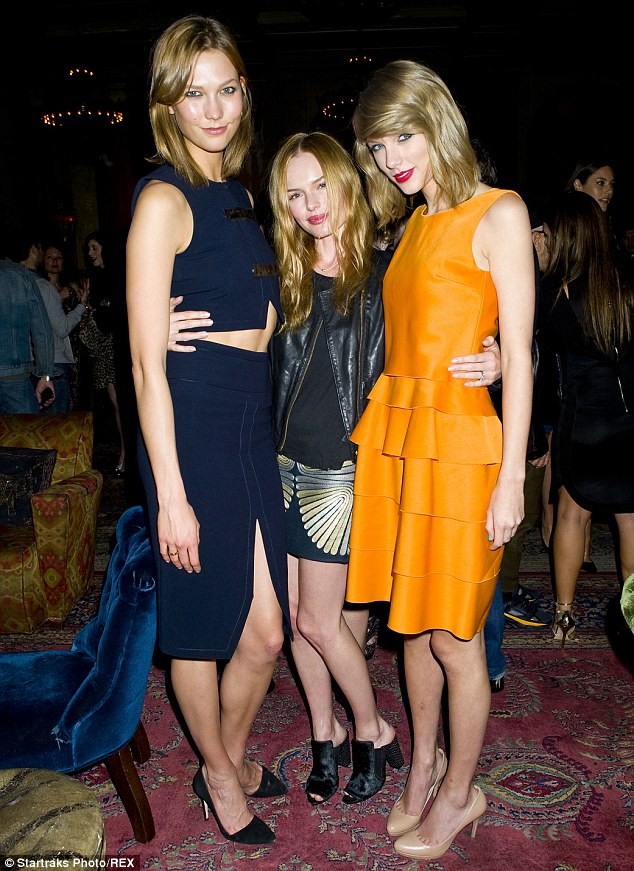 Taylor Swift hớn hở 'đọ dáng' cùng thiên thần nội y - ảnh 3