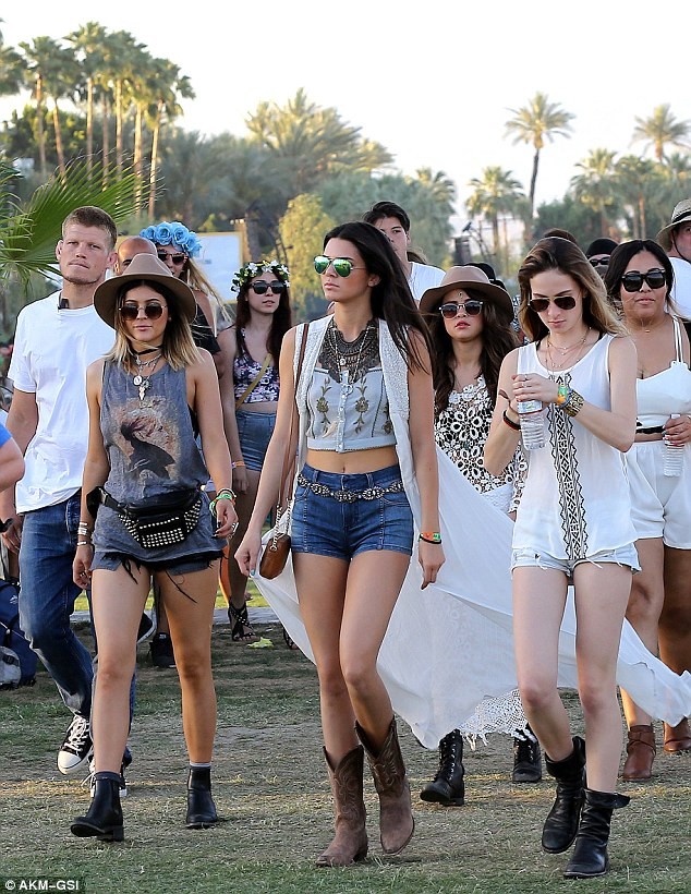 Selena Gomez dè bỉu em gái cô Kim là 'thảm họa' - ảnh 5