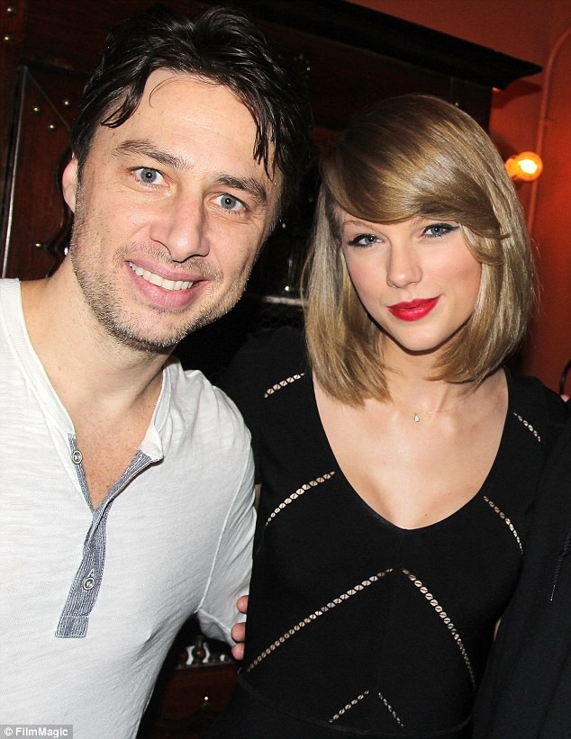 Taylor Swift diện váy điệu đà đi tập thể dục - ảnh 7