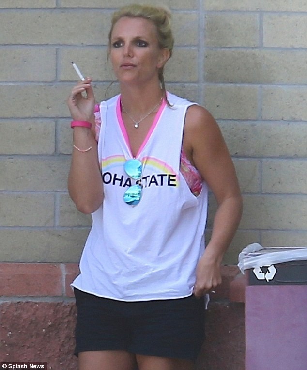 Britney Spears bộ dạng xấu xí xuống phố - ảnh 3