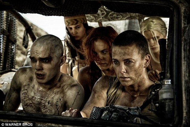 Mỹ nữ Charlize Theron gây sốc với tạo hình đầu trọc dữ tợn - ảnh 4