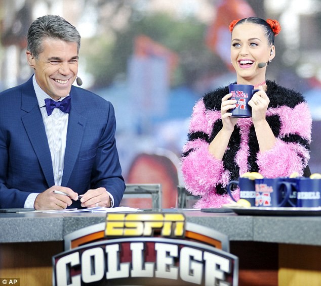 Katy Perry nhận lời biểu diễn tại trận Super Bowl 2015 - ảnh 2