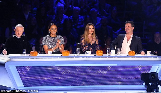 Nữ giám khảo X-Factor gợi cảm với đầm xuyên thấu - ảnh 6
