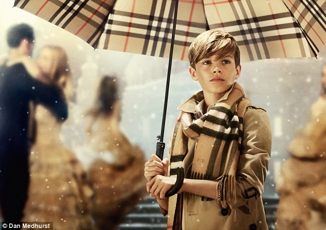 Quý tử nhà Beckham lạnh lùng làm người mẫu - ảnh 1