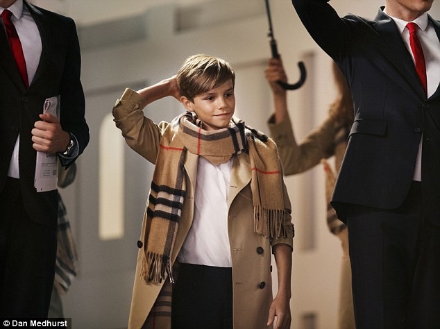 Quý tử nhà Beckham lạnh lùng làm người mẫu - ảnh 2