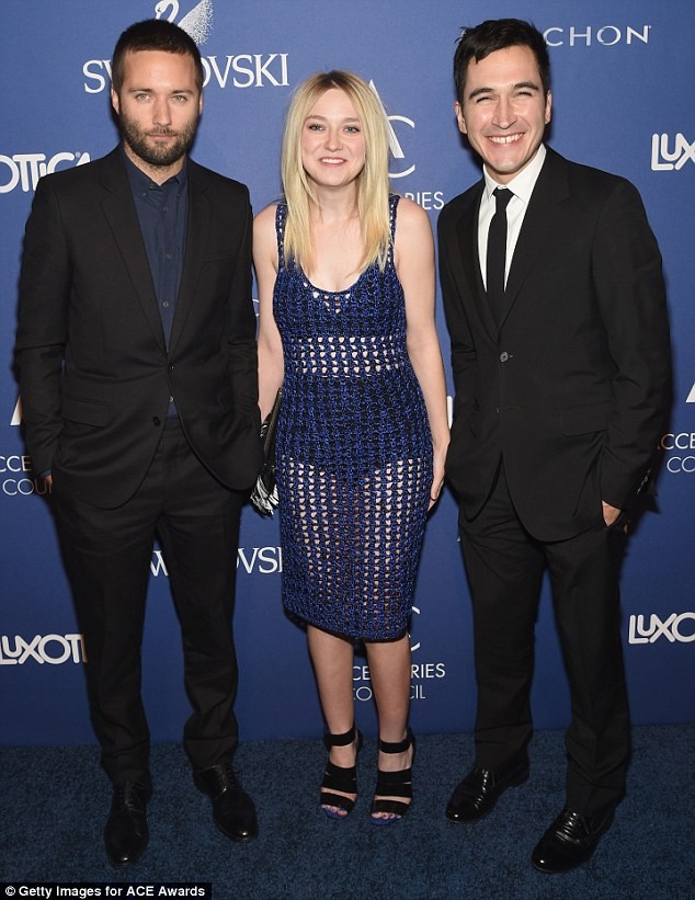 'Ma nữ' Dakota Fanning gợi cảm trên 'thảm xanh' - ảnh 5