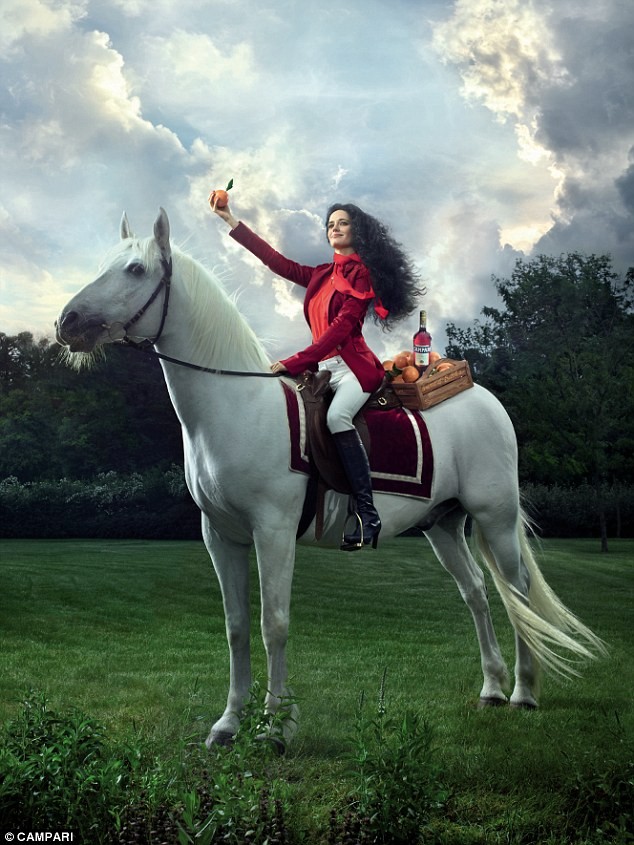 Mỹ nhân Eva Green quyến rũ đầy mê hoặc trong bộ ảnh lịch - ảnh 11