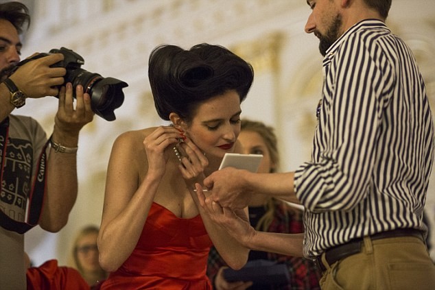 Mỹ nhân Eva Green quyến rũ đầy mê hoặc trong bộ ảnh lịch - ảnh 13