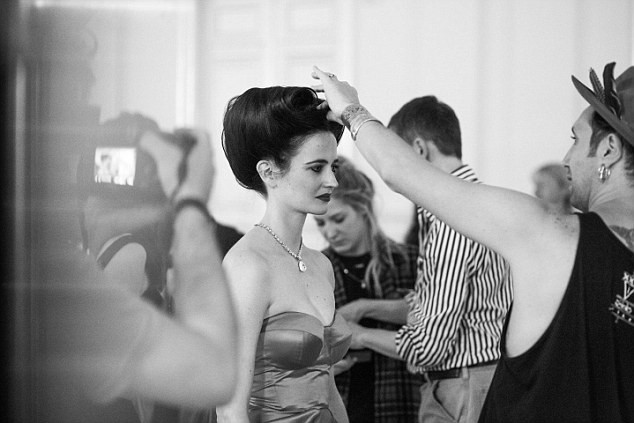 Mỹ nhân Eva Green quyến rũ đầy mê hoặc trong bộ ảnh lịch - ảnh 14