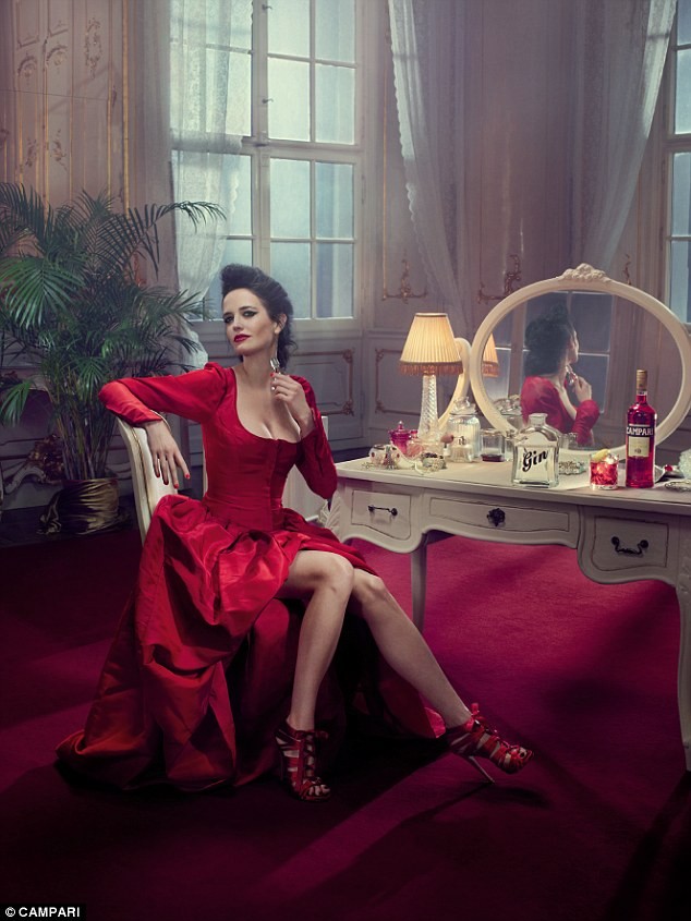 Mỹ nhân Eva Green quyến rũ đầy mê hoặc trong bộ ảnh lịch - ảnh 5