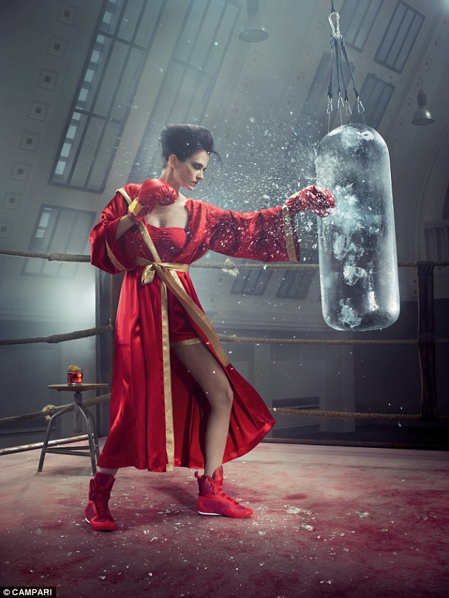 Mỹ nhân Eva Green quyến rũ đầy mê hoặc trong bộ ảnh lịch - ảnh 7