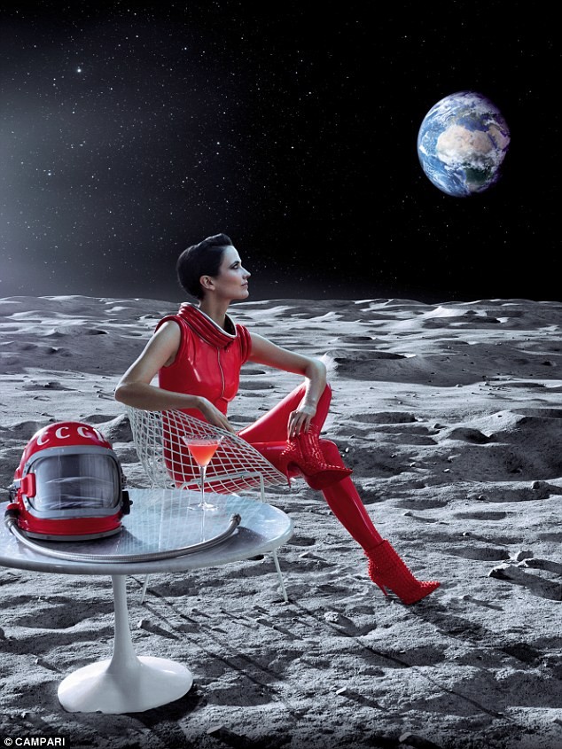 Mỹ nhân Eva Green quyến rũ đầy mê hoặc trong bộ ảnh lịch - ảnh 8