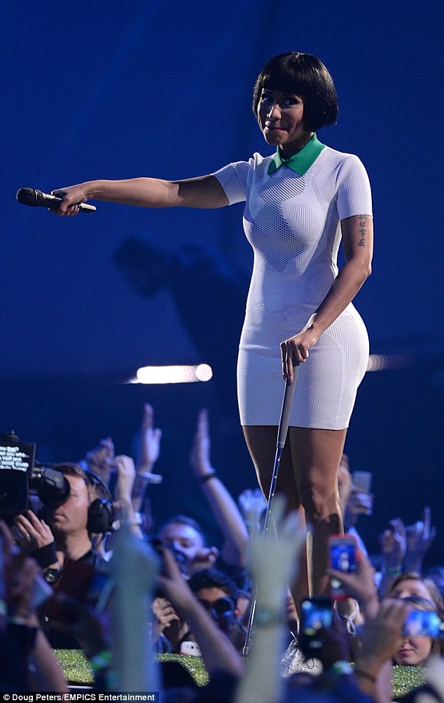 Nicki Minaj thay 8 bộ trang phục, 'chủ trì' MTV EMAs 2014 - ảnh 5
