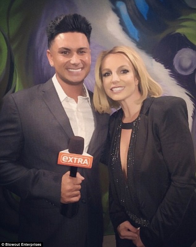 Britney Spears hớn hở khoe bạn trai mới - ảnh 4